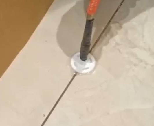 惠水瓷砖空鼓维修公司专业解答瓷砖在铺贴过程中，如果没有涂抹均匀到位的粘结材料（如水泥砂浆或瓷砖胶），可能会导致以下问题