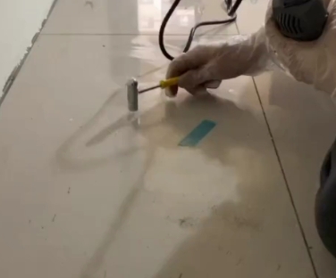 惠水瓷砖开裂维修公司专业分享瓷砖在铺贴前如果没有沥干水分，将会导致以下问题